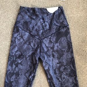 Aerie High Waisted Crossover Leggings (BRAND NEW)